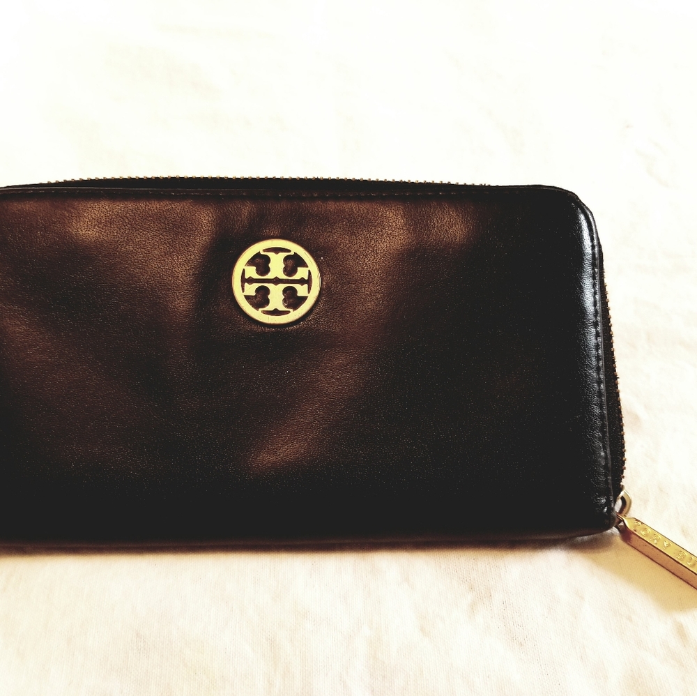 Black leather Tory Burch continental wallet